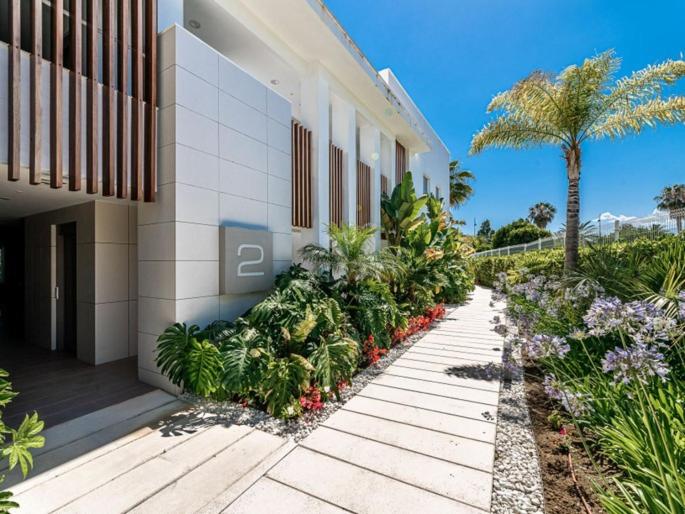 Lujoso apartamento con piscina comunitaria en la Costa del Sol - Housity