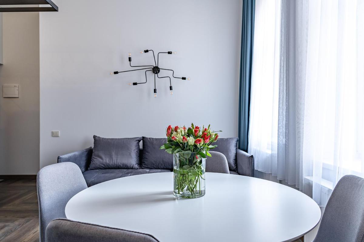 River house apartments - Housity