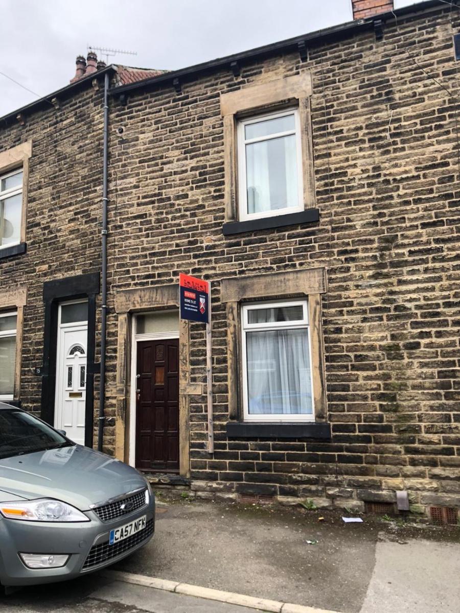 5 Bedroom Town House in Barnsley Centre - Housity