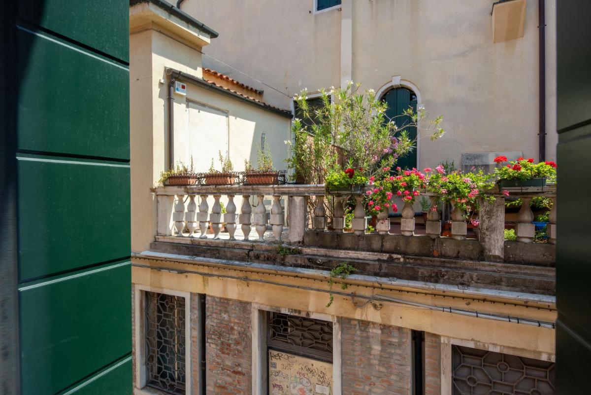 Design Palace Apartment by Wonderful Italy - Housity