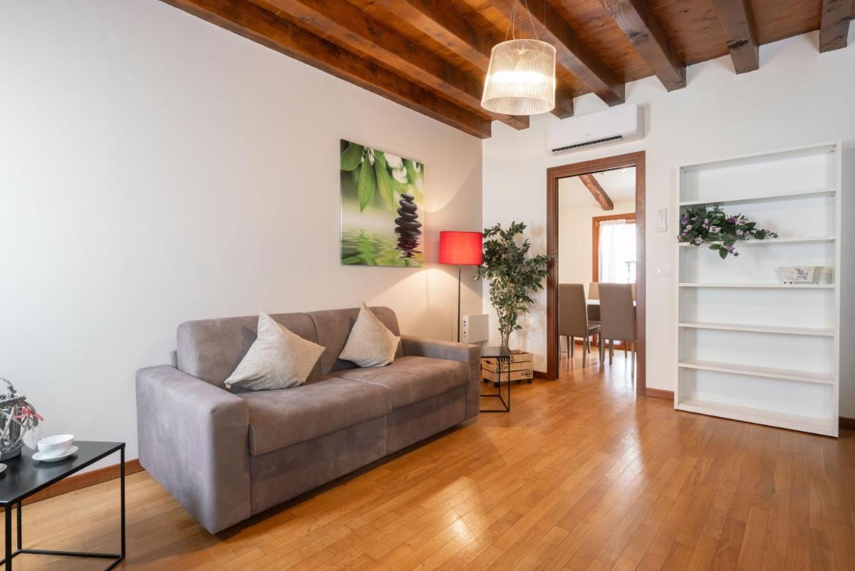 Design Palace Apartment by Wonderful Italy - Housity
