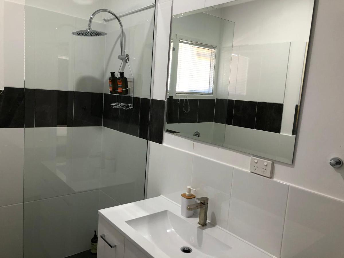 Airlie Getaway Unit 1 - Housity