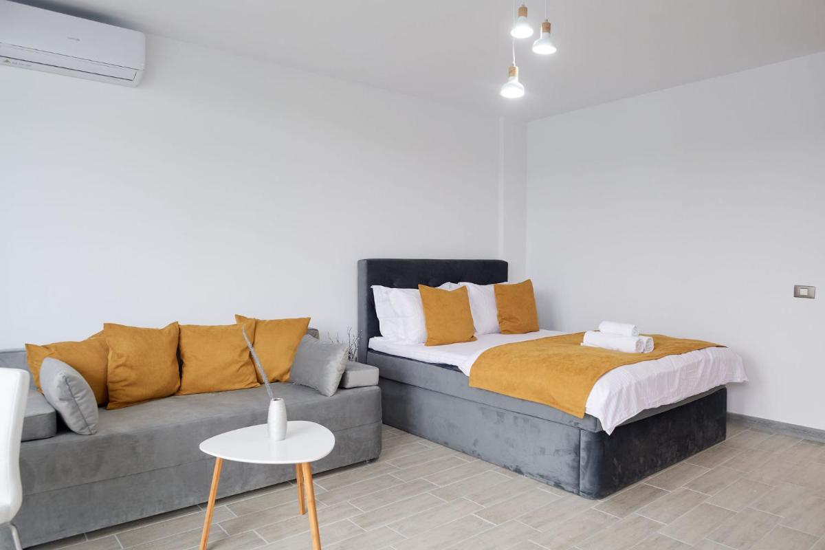 Sunrise King Studio Spa n Pool Beach resort - Housity
