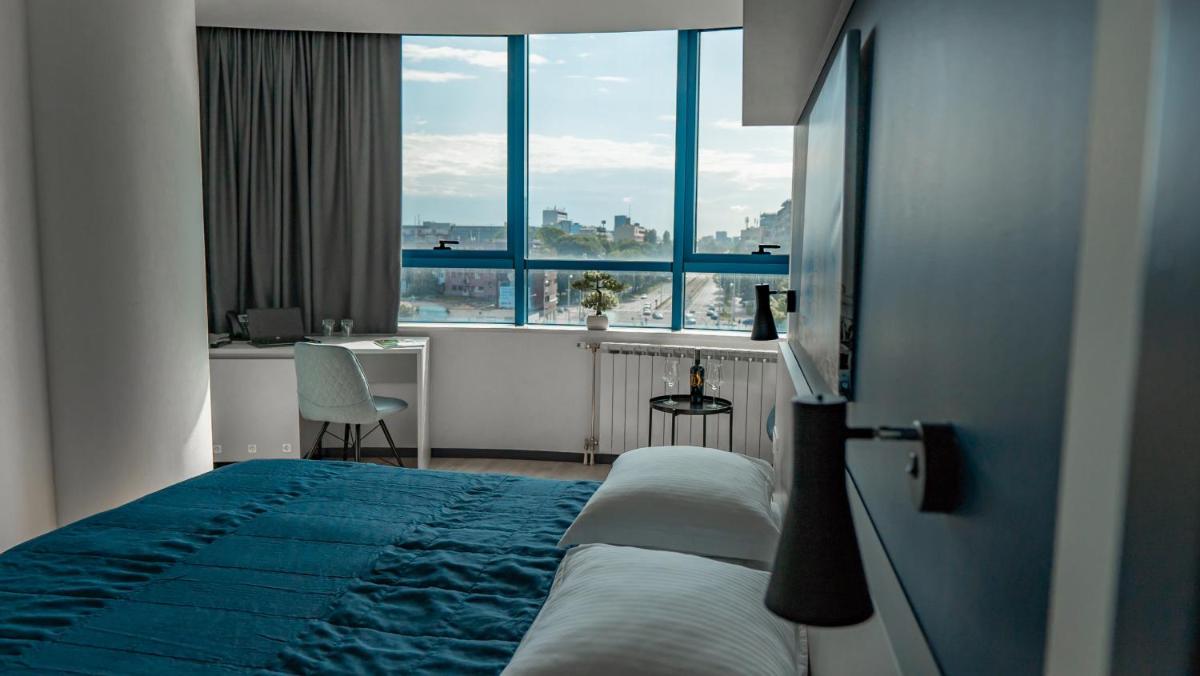Hotel Blue - Housity