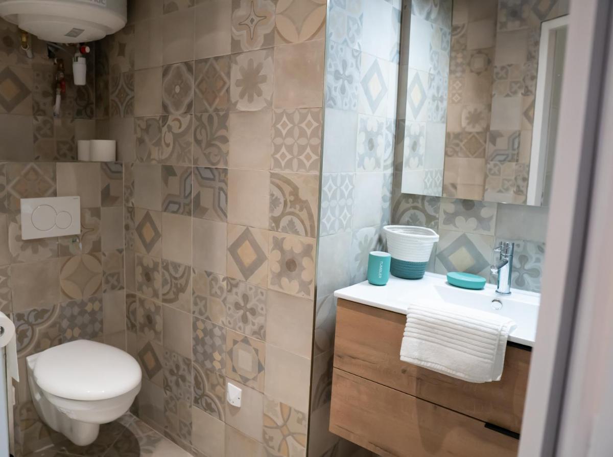 studio coeur de ville neuf et design tt equipé parking gratuit - Housity