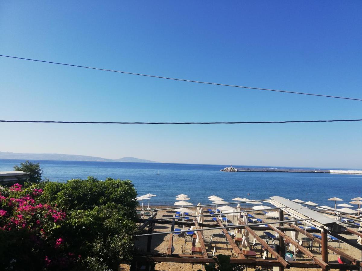 Seaside Rooms - Acrogiali - Housity