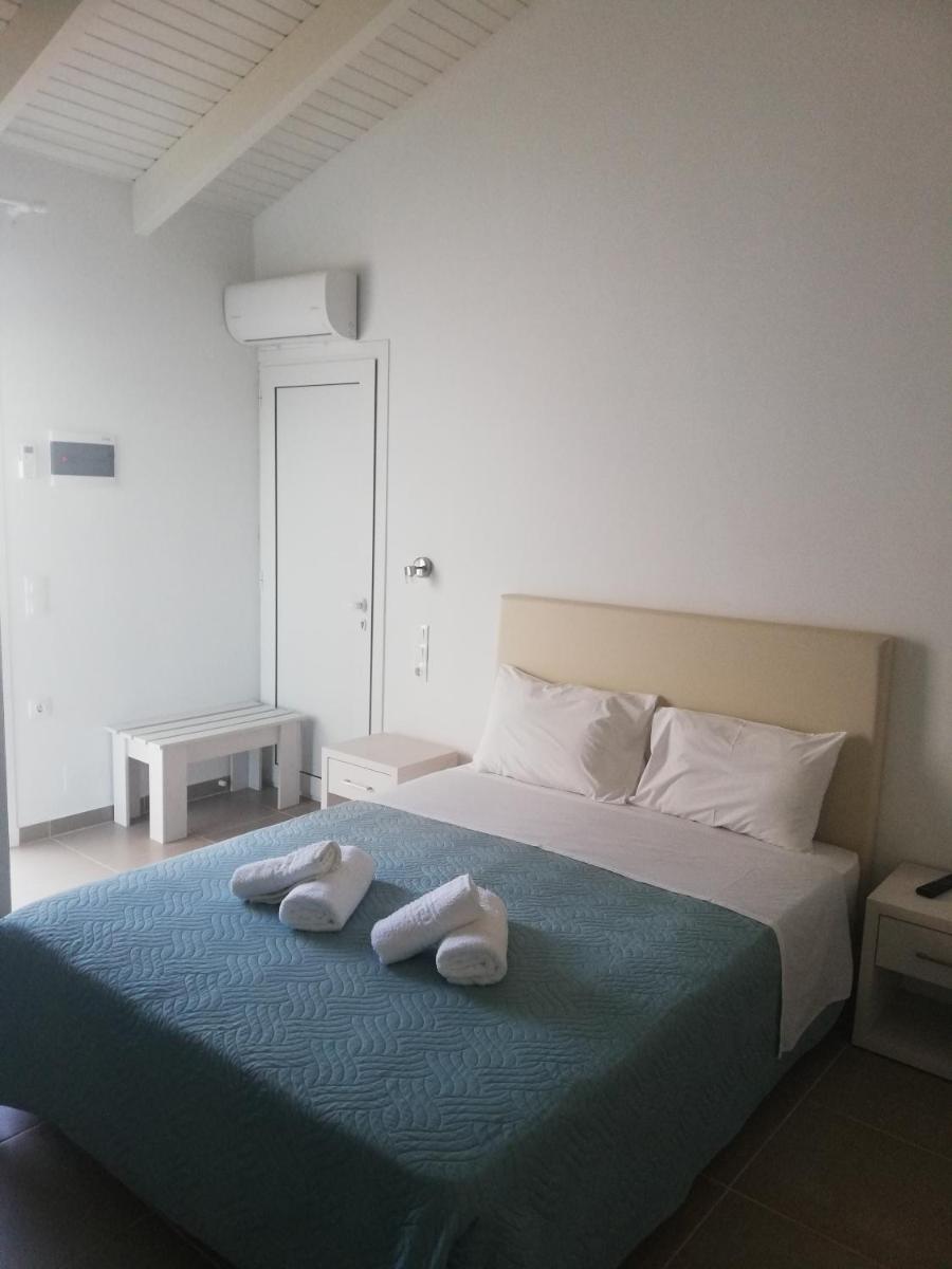 Seaside Rooms - Acrogiali - Housity