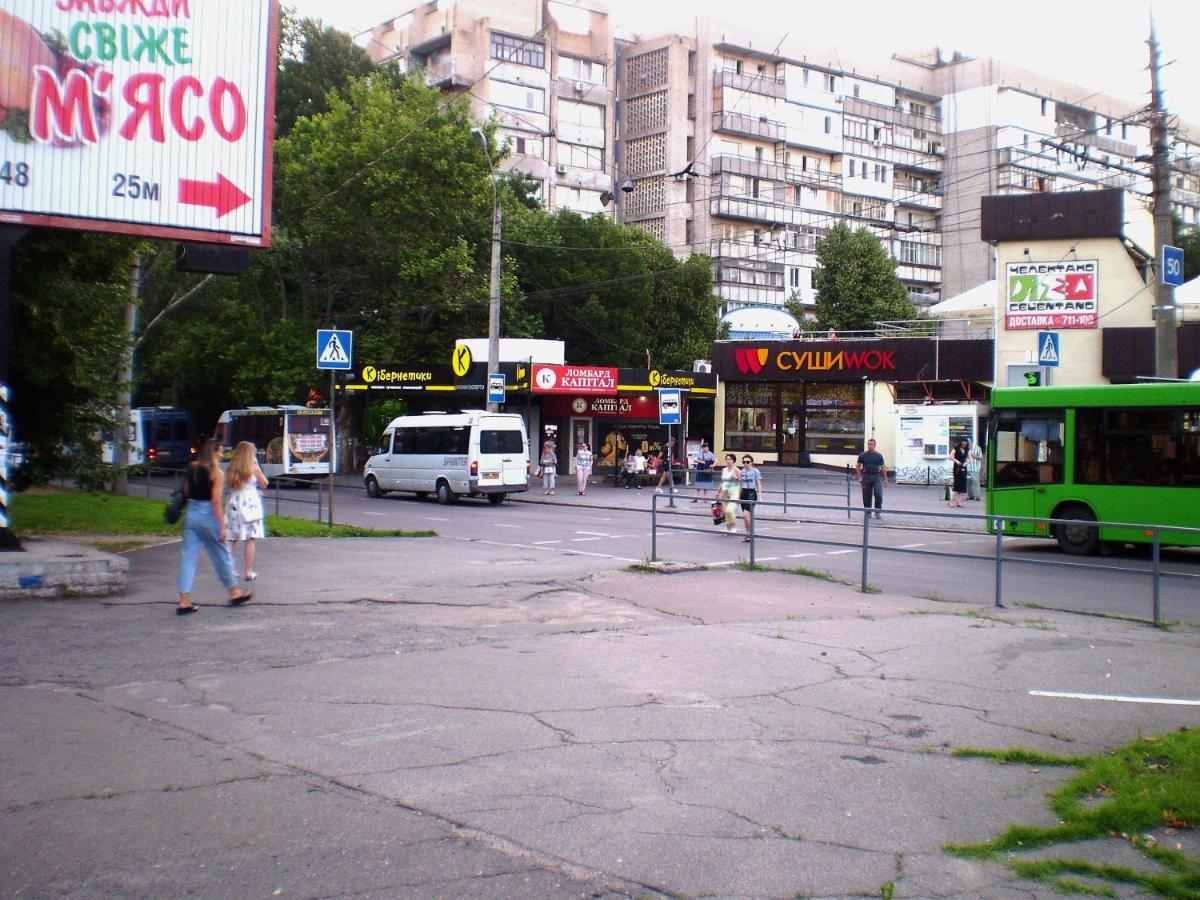 Небольшая студия, пр. Центральный, 148, 1этаж-9этажного дома, WI-FI, 2 дивана и 2 кресла - Housity