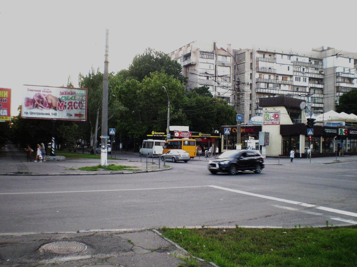 Небольшая студия, пр. Центральный, 148, 1этаж-9этажного дома, WI-FI, 2 дивана и 2 кресла - Housity