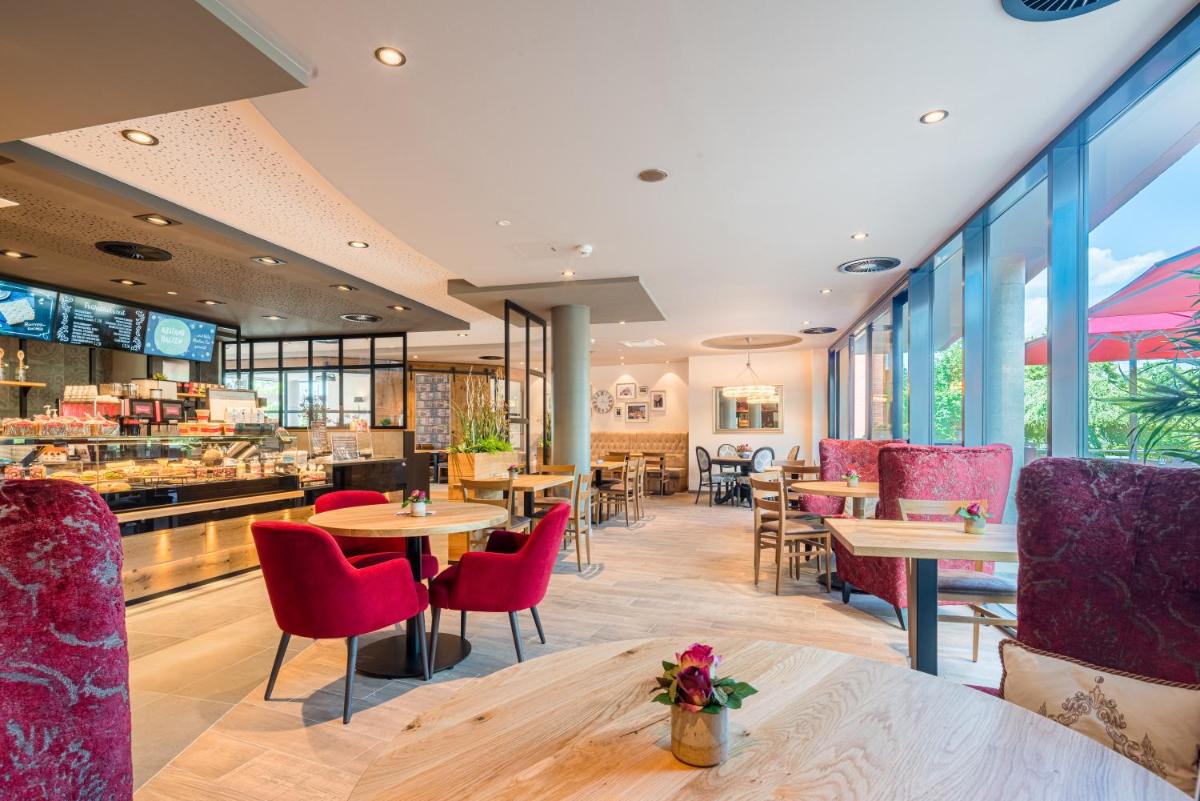 Stadthotel Lohne, Self Check-in & entspannt im Café frühstücken - Housity
