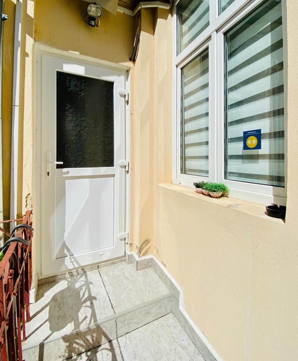 Johann Gott Suite - Housity