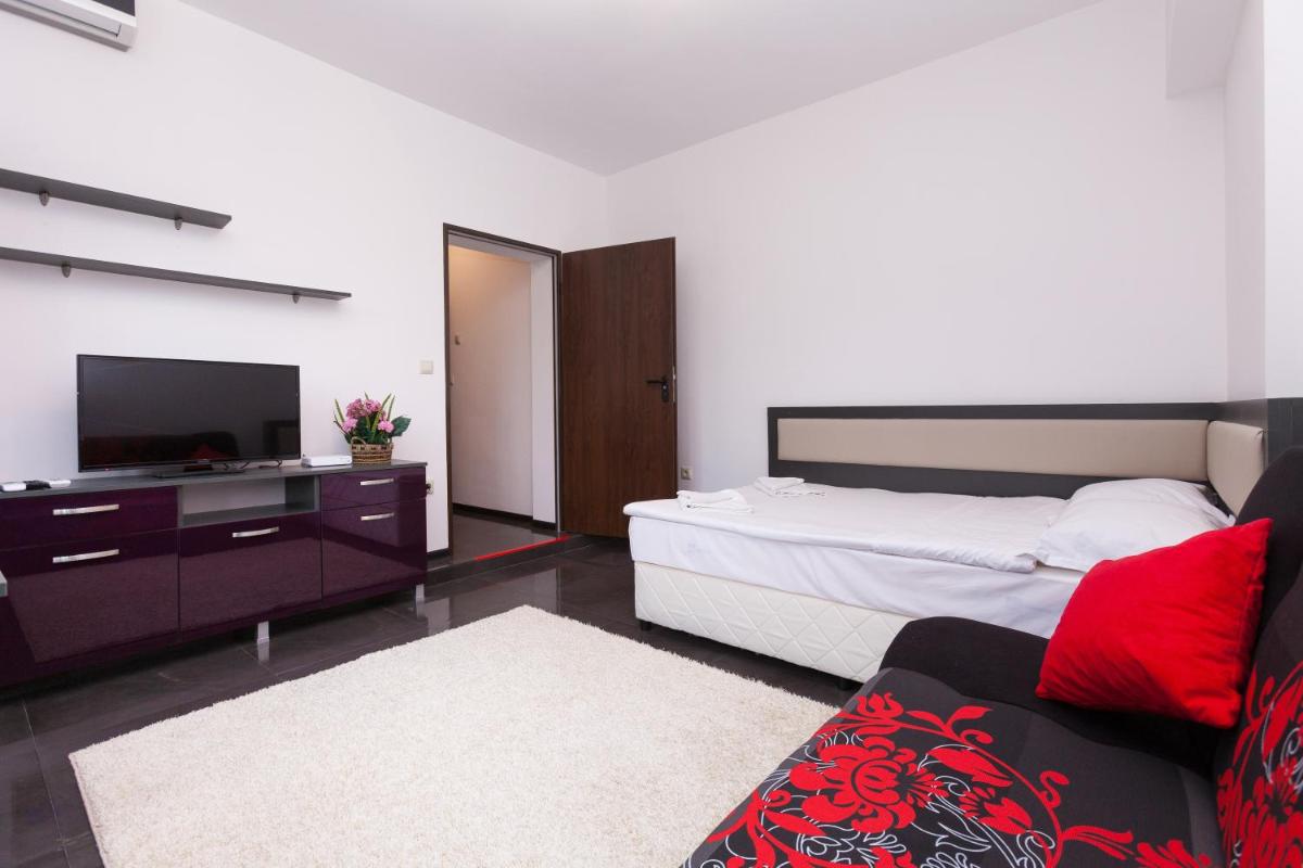 Central Beach GUEST ROOMS - Housity