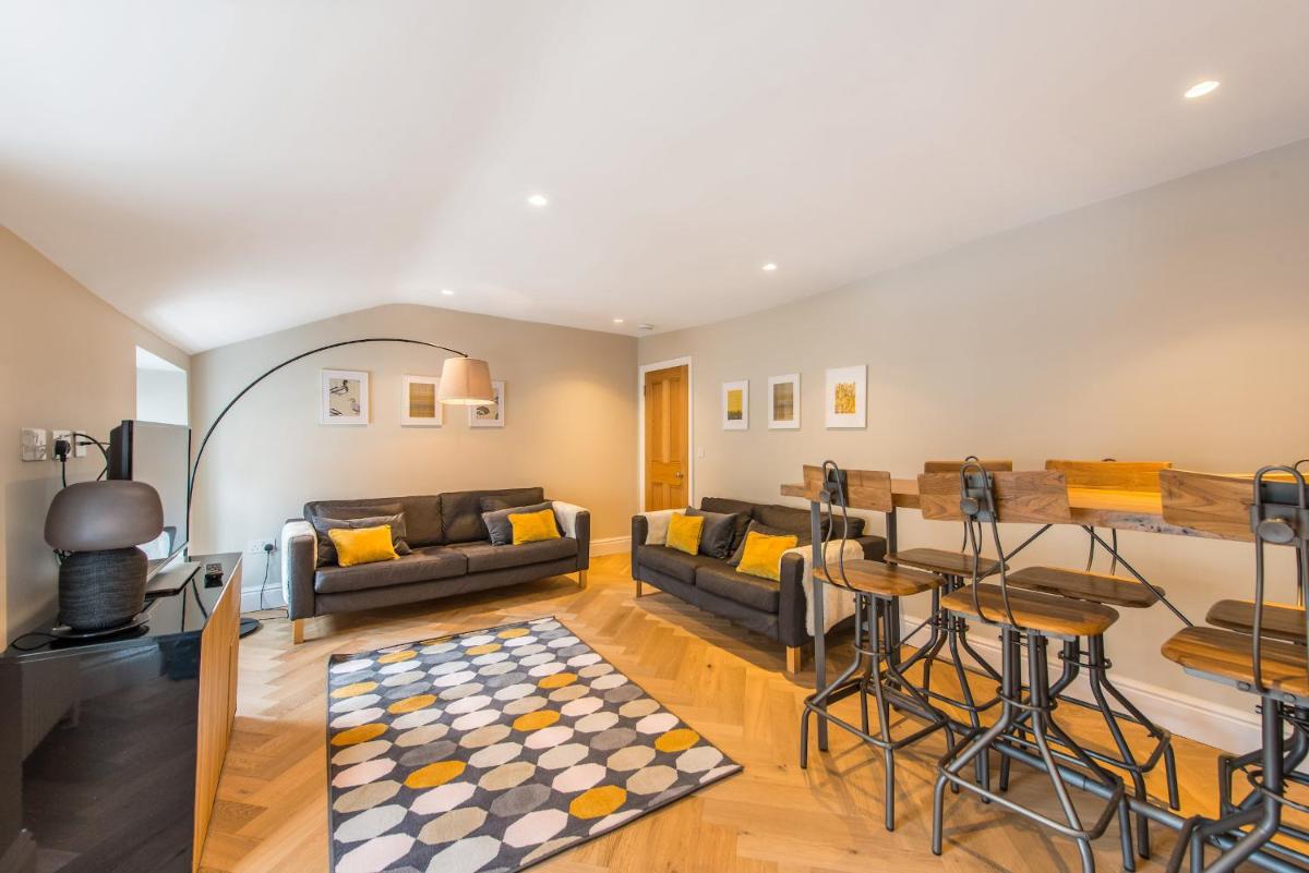 City Centre, Newly Refurbished Stylish Apartment - Housity