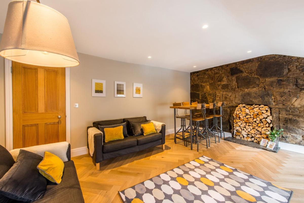 City Centre, Newly Refurbished Stylish Apartment - Housity