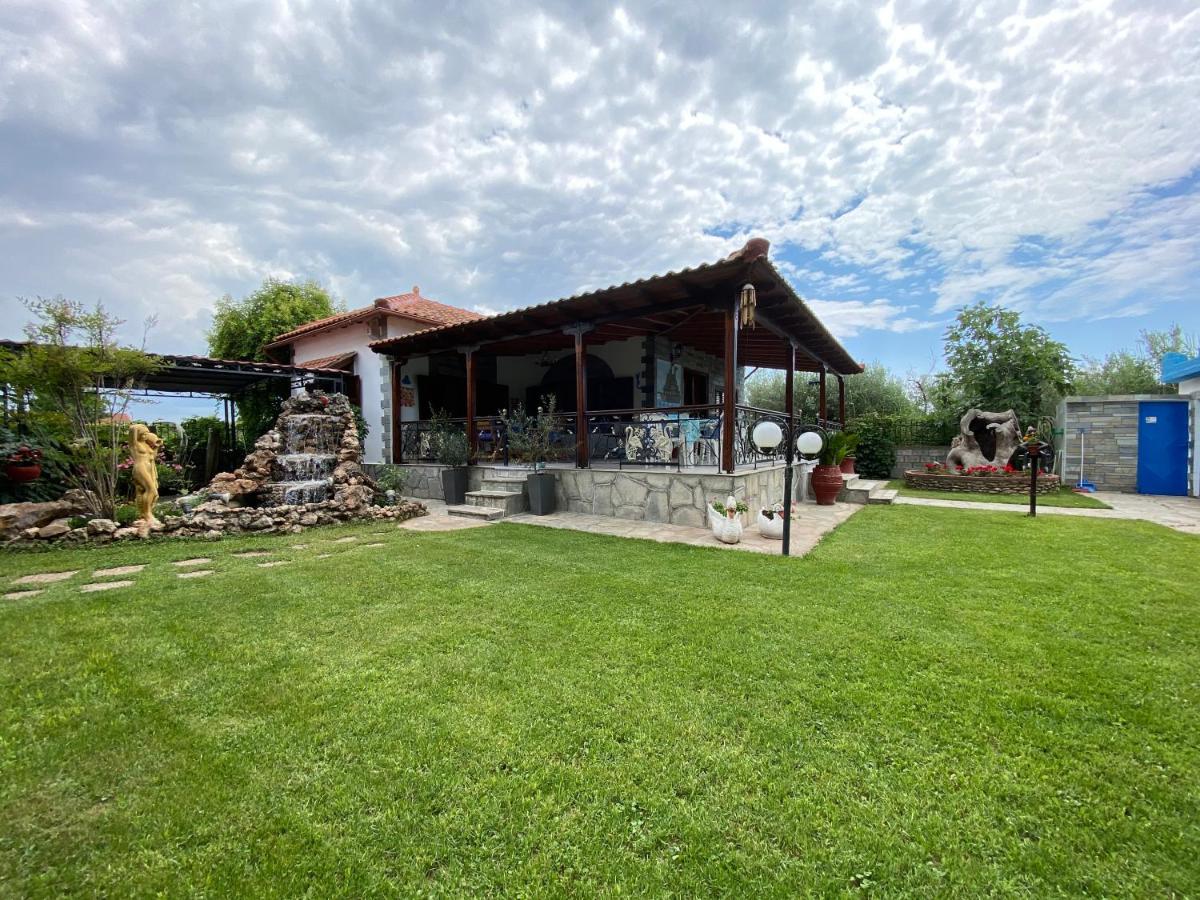 Beachfront Cottage - Housity