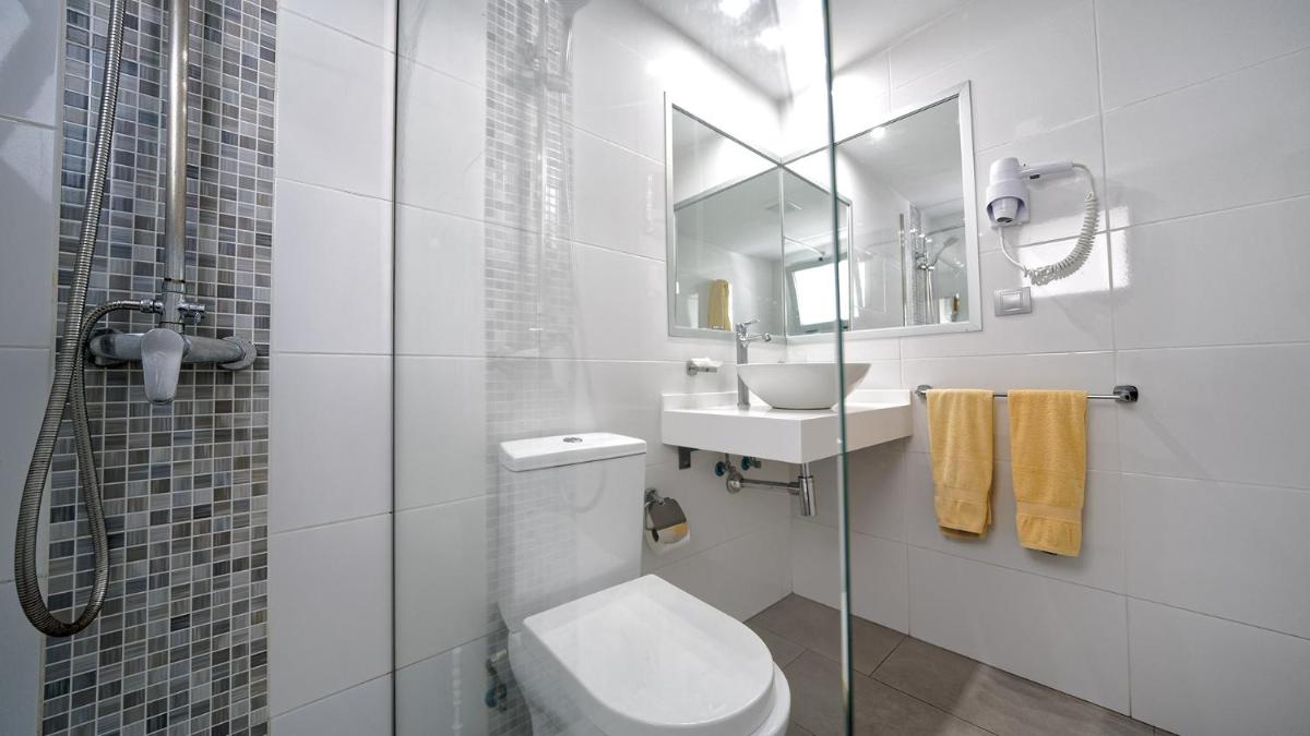 OCEAN HILL - Adults Only - Housity