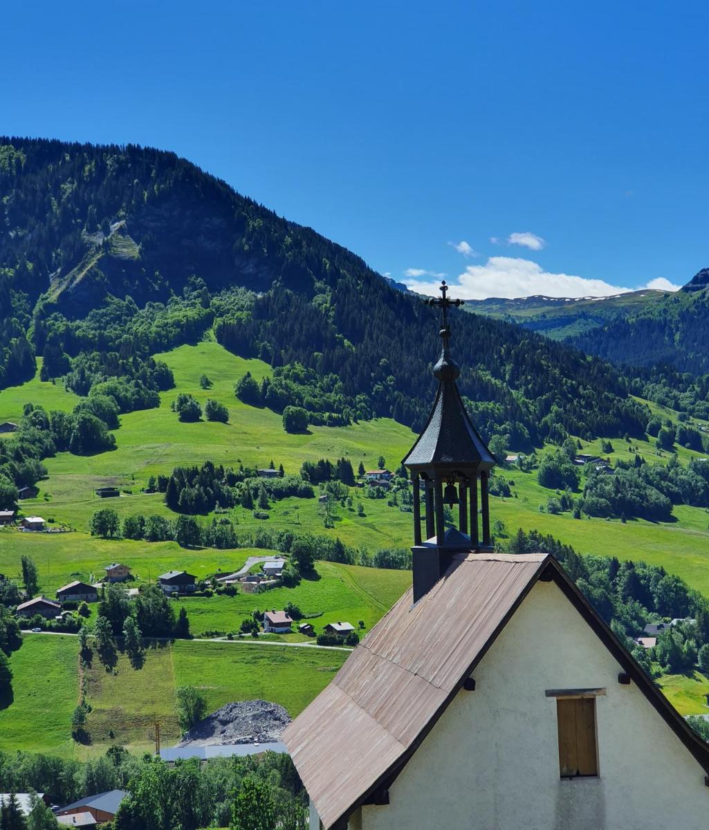 Vue générale sur la montagne ou vue sur la montagne depuis l'hôtel