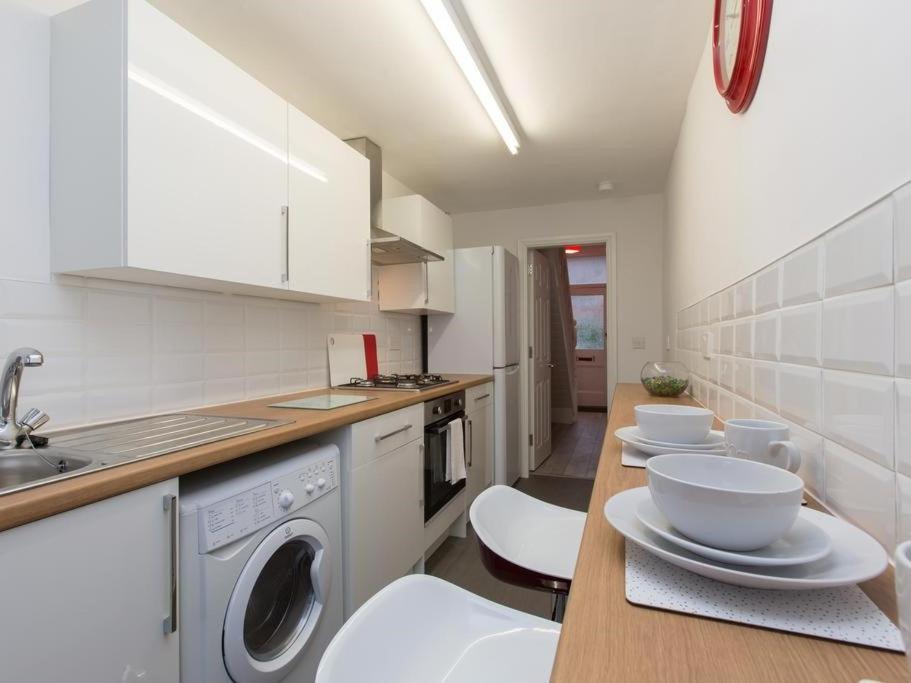 Townhouse @ 166 Ruskin Road Crewe - Housity