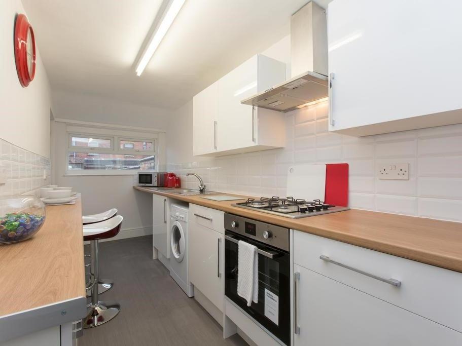 Townhouse @ 166 Ruskin Road Crewe - Housity