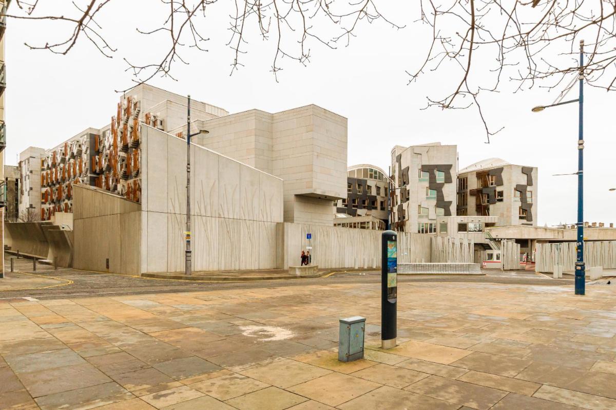 EDINBURGH CITY CENTRE AISHIA/SAKINA APARTMENT - Housity