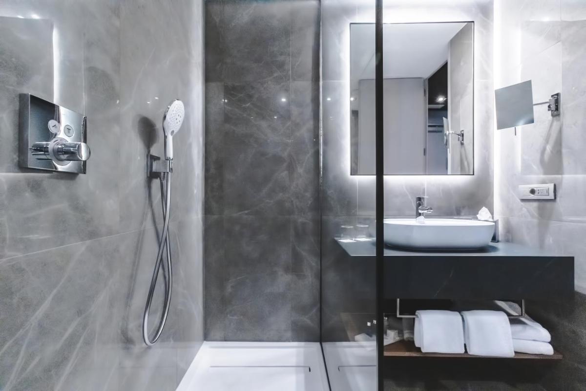 Un baño de Radisson Blu Hotel, Madrid Prado