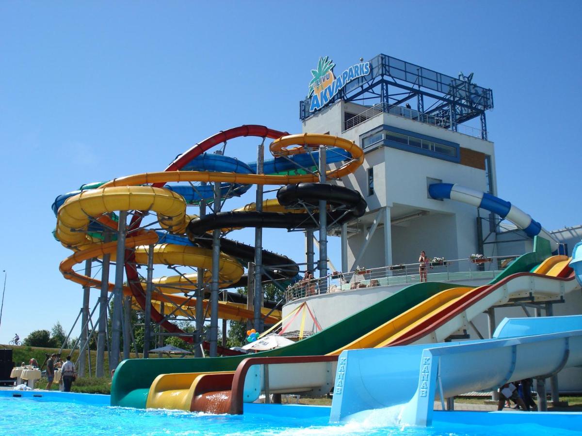 Family Paradise by the Sea - Housity
