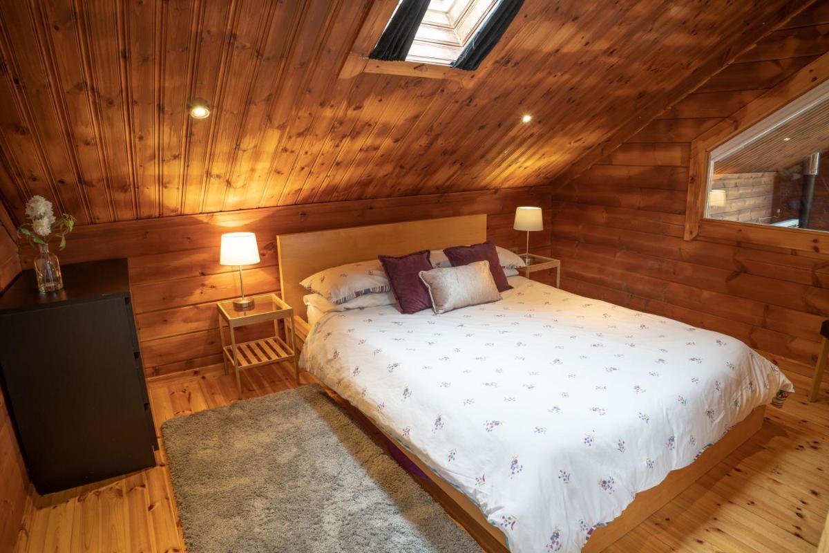 Pine Tree Lodge - Pentney Lakes - Housity