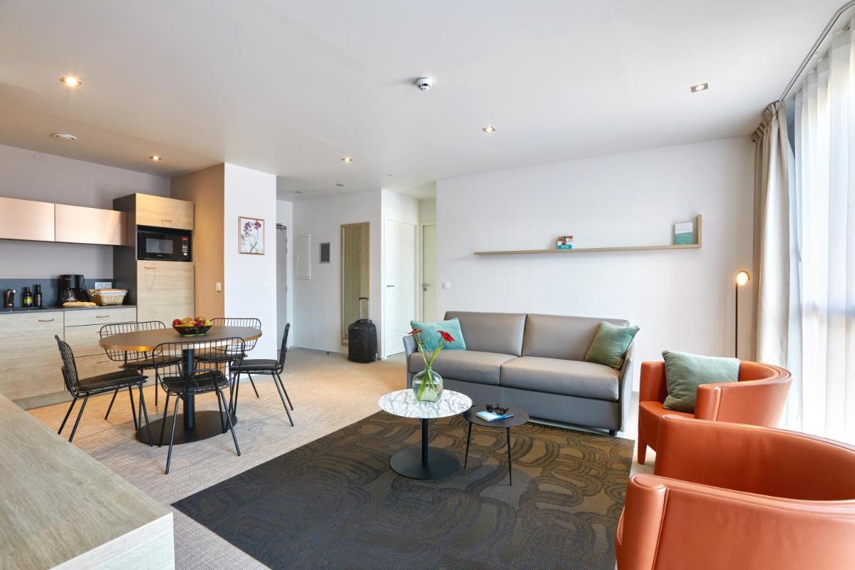 Cuisine ou kitchenette dans l'établissement Aparthotel & Spa Adagio Vannes