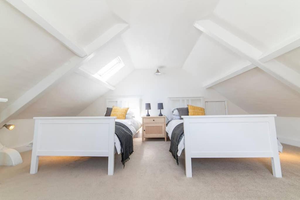 Curzon House - Housity