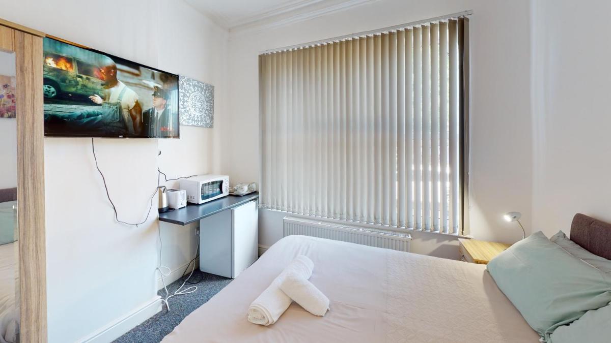 J kyns Apartment 2 Bedrooms house with two double beds - Housity