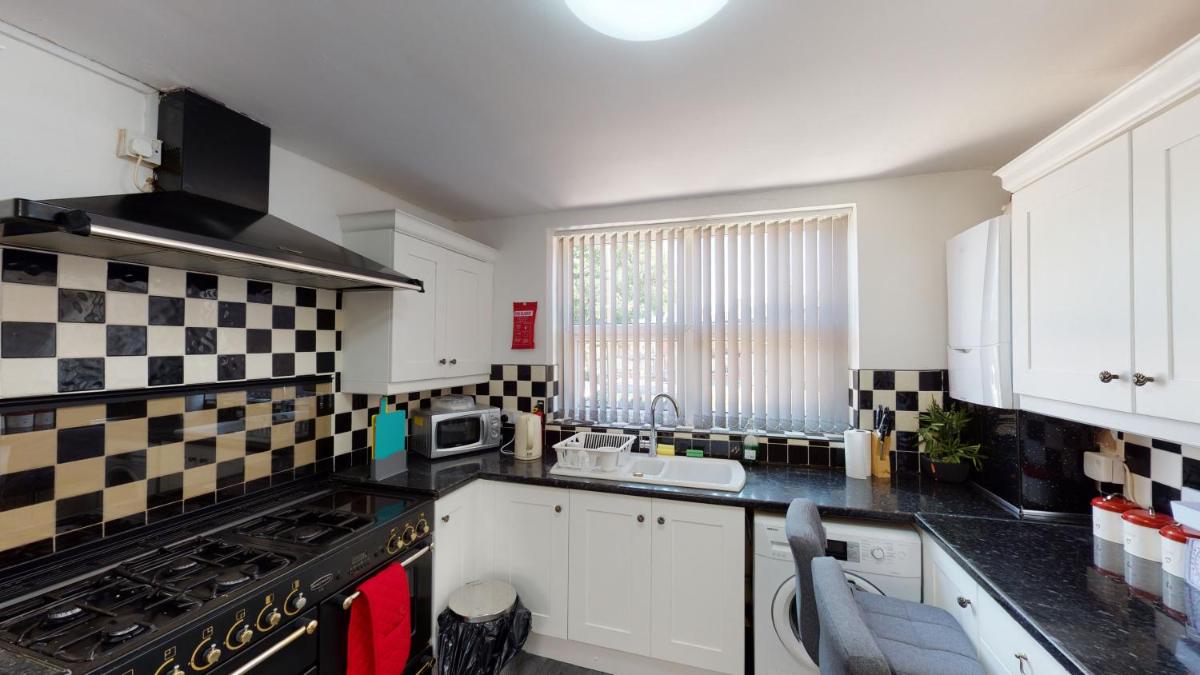 J kyns Apartment 2 Bedrooms house with two double beds - Housity