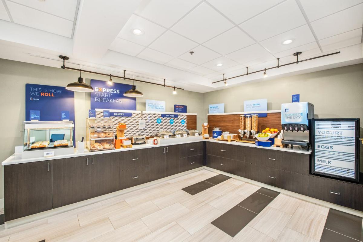 Holiday Inn Express - Delafield by IHG - Housity