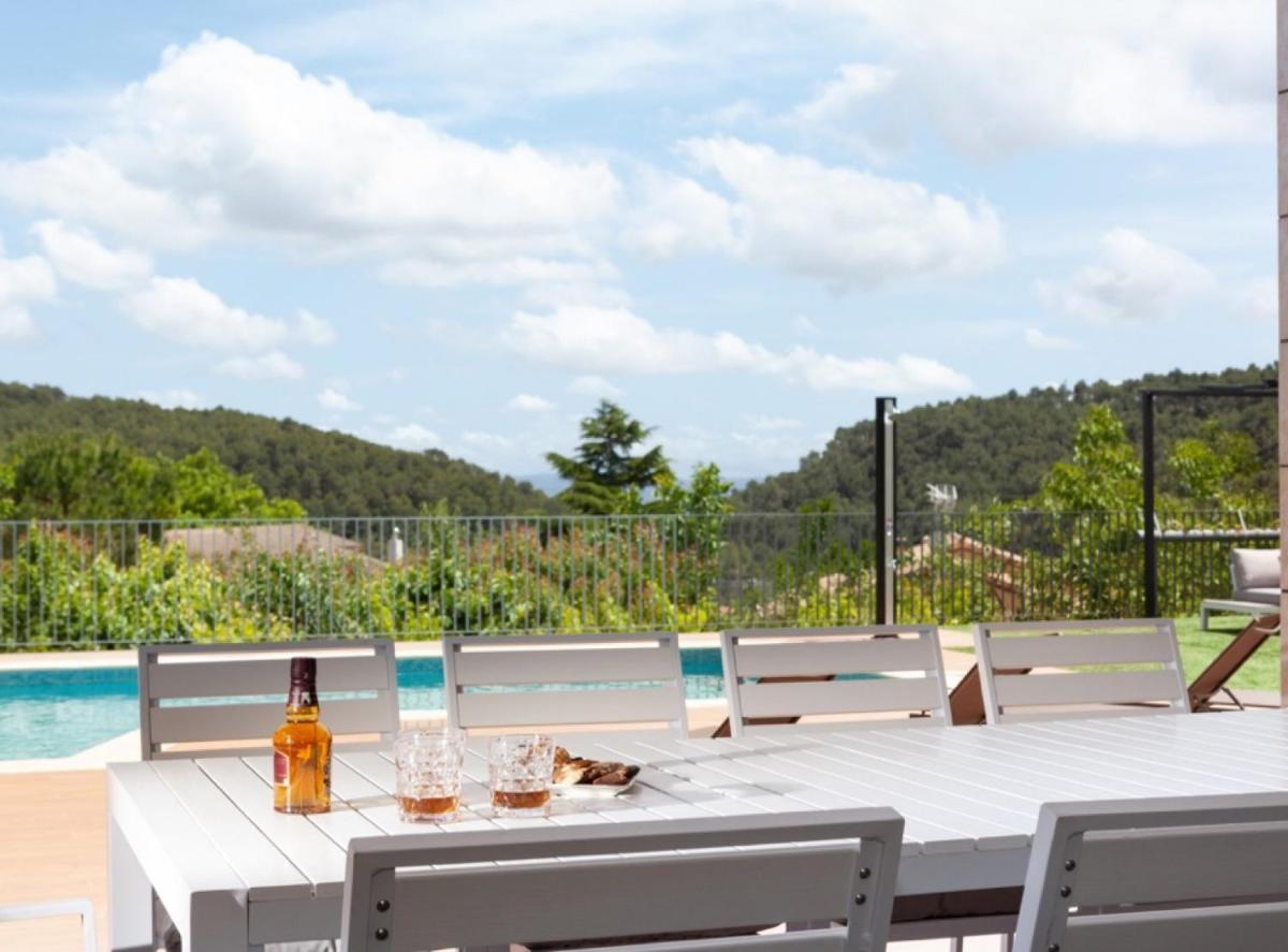 House with swimming pool in Penedes area - Housity