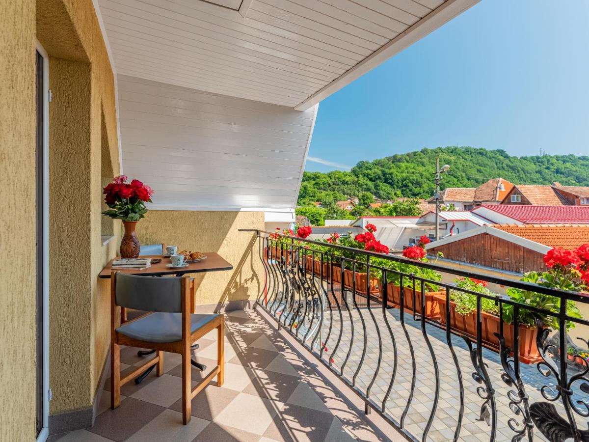 Rose Apartment - Housity