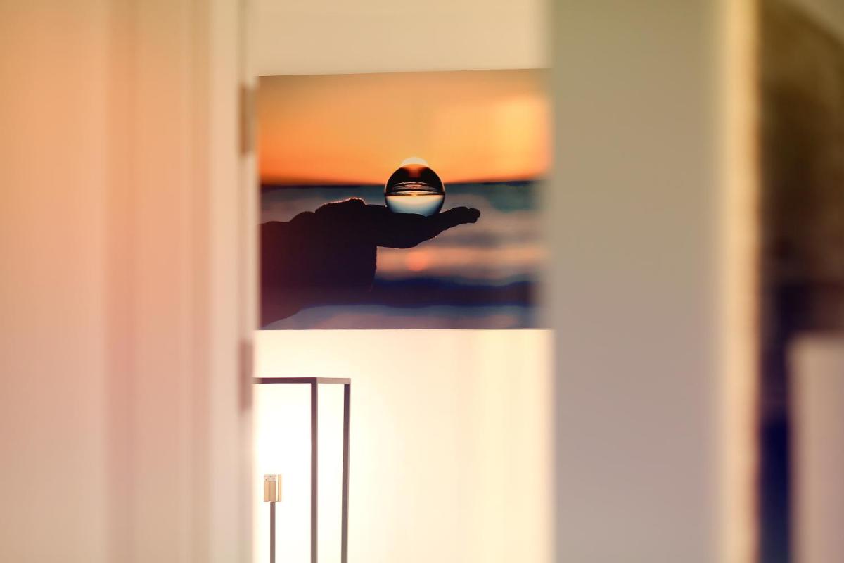 Diandra by the Lake - Solid House Mamaia - Housity