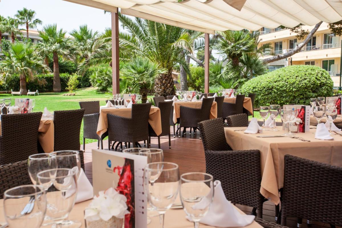 Un restaurante o sitio para comer en Grupotel Natura Playa
