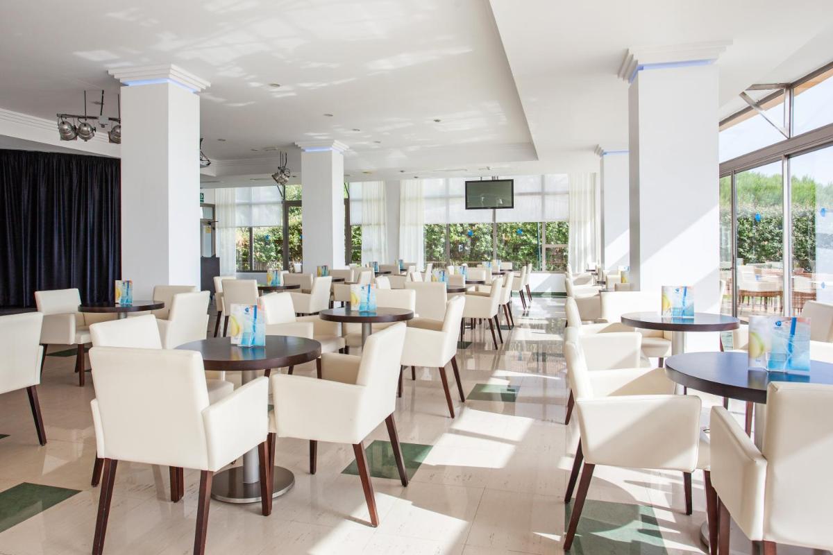 Un restaurante o sitio para comer en Grupotel Natura Playa