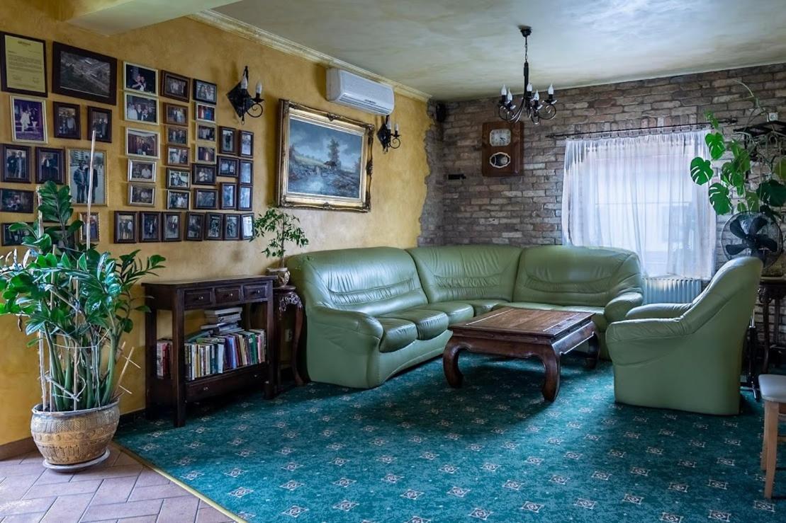 Hotel Bastion - Housity