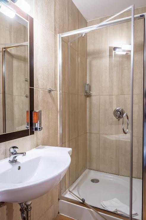 Hotel Bastion - Housity