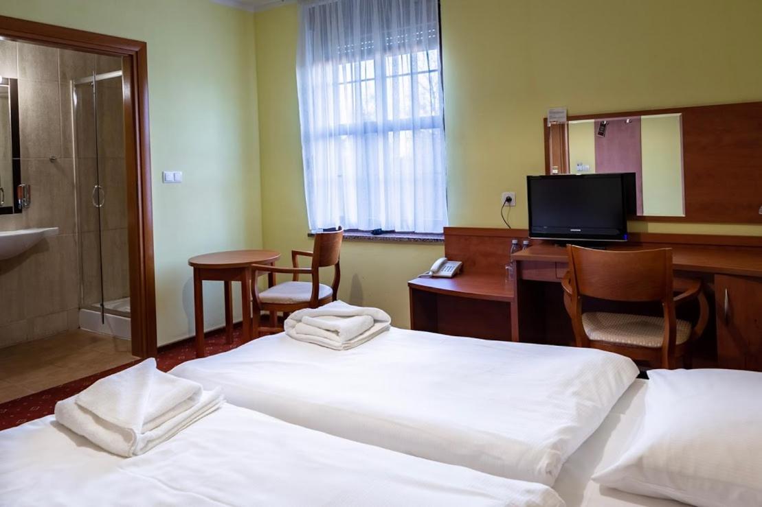 Hotel Bastion - Housity