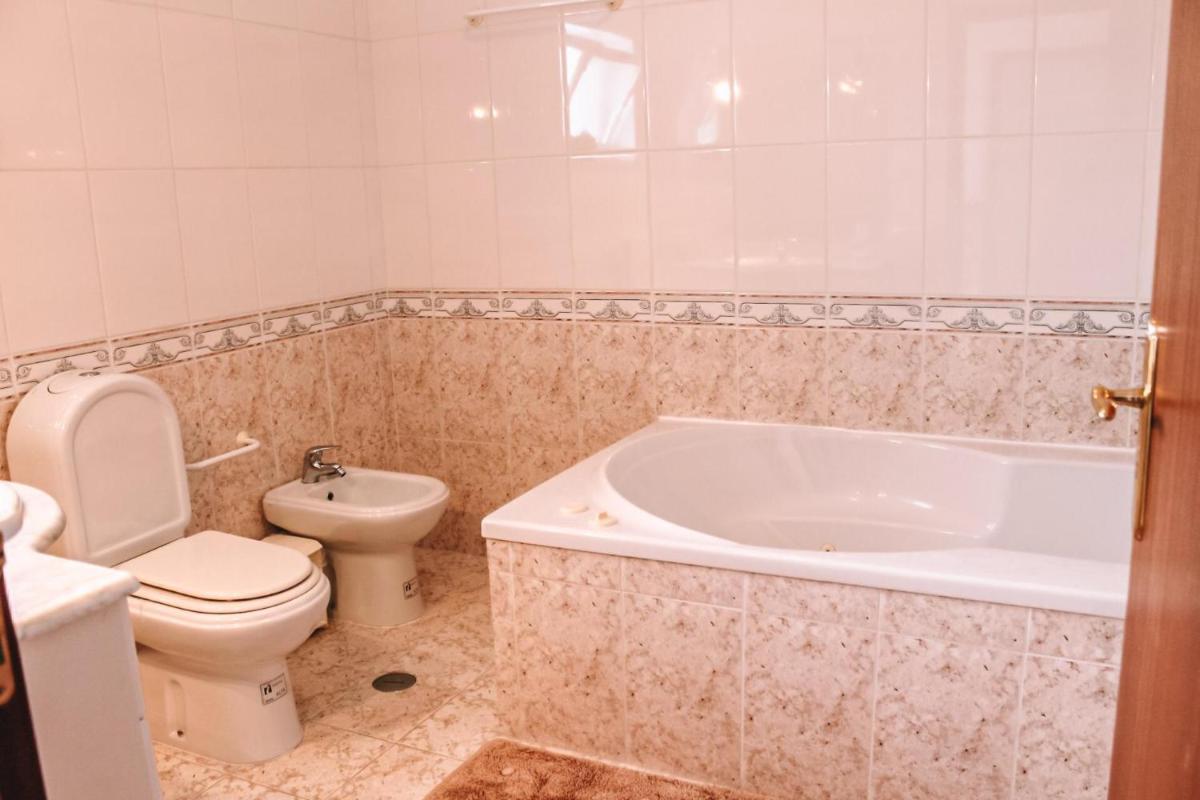 Spacious holiday house at Nazaré - Housity