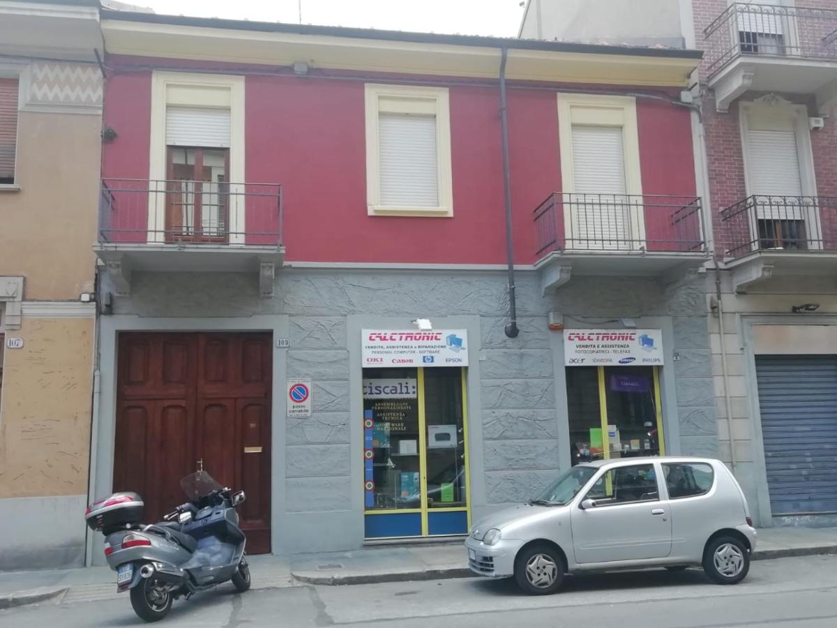 CASA FREJUS . COMODO AL CENTRO E AL POLITECNICO BUS 33 E 42 - Hizvo