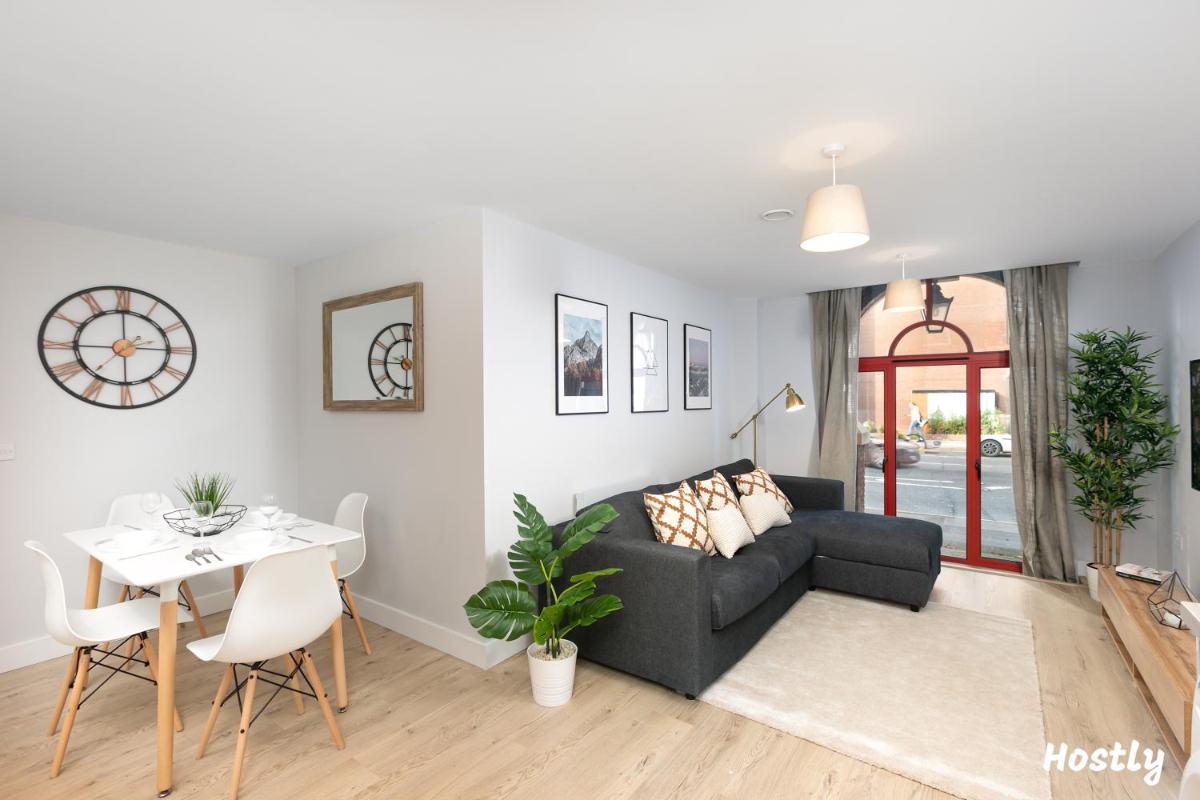 Wesley Gate Apartments - Building 4, by Hostly - Housity