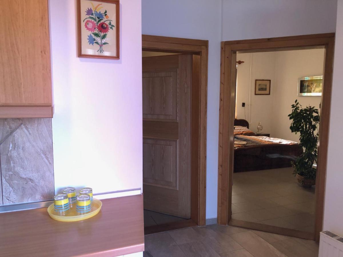 Balatonalmádi Apartmanház - Housity