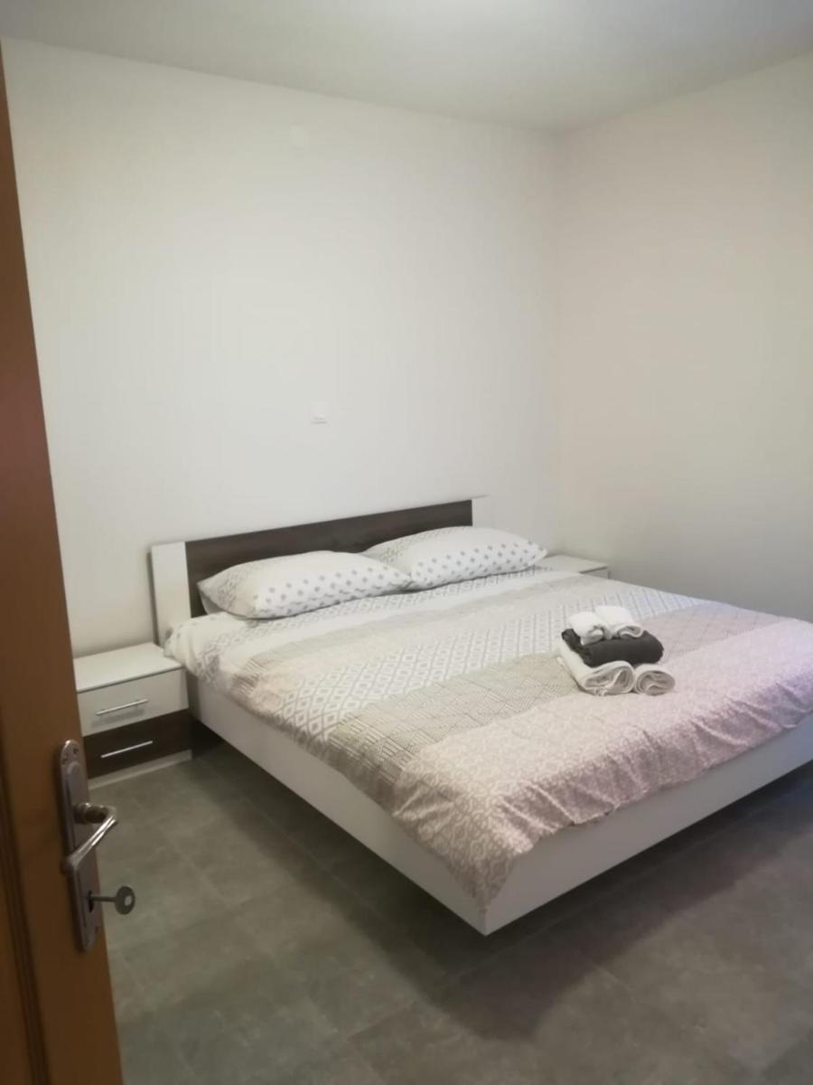 Plava laguna Miroslav - Housity