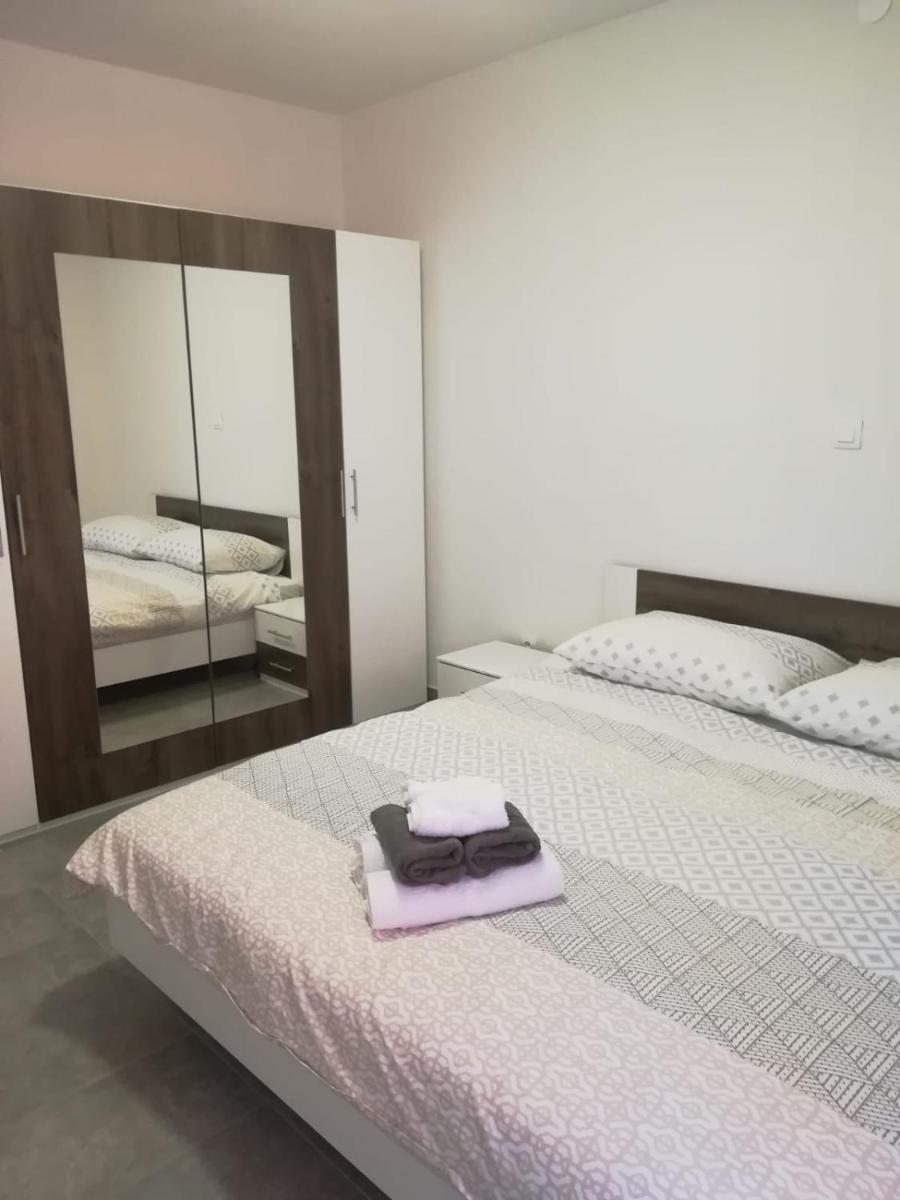 Plava laguna Miroslav - Housity