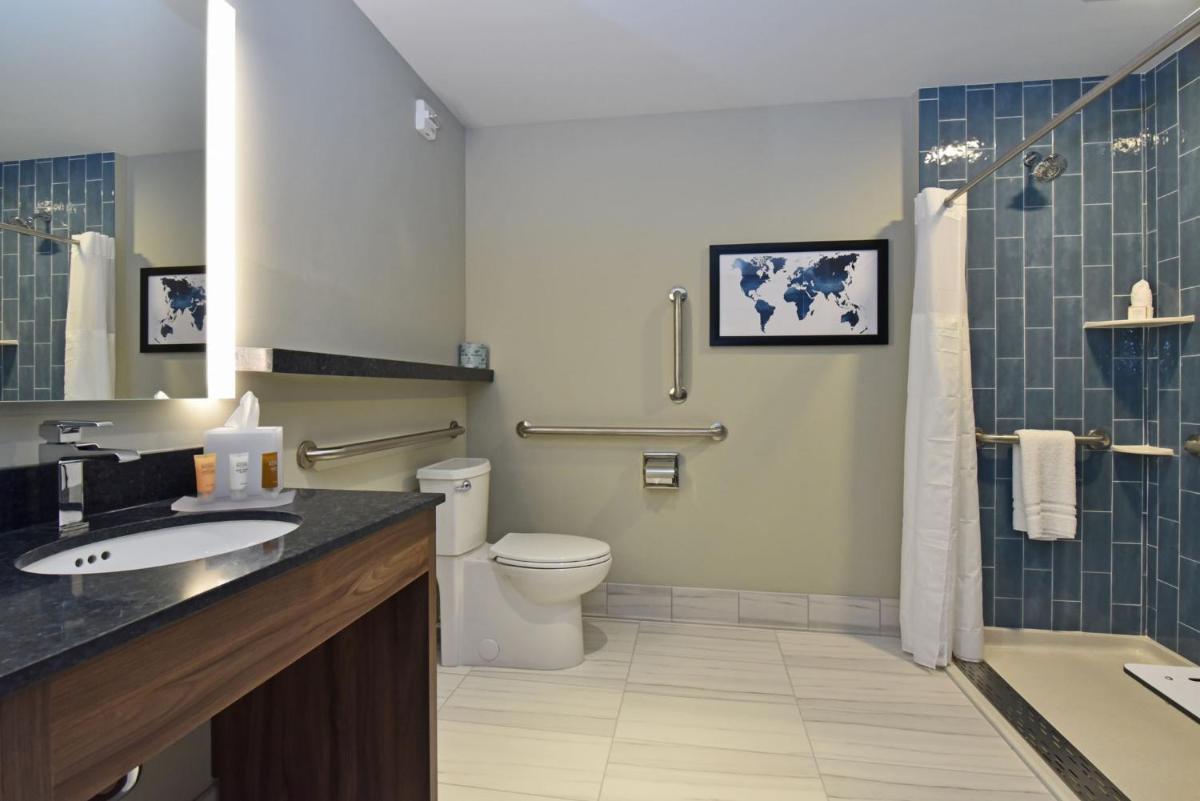 Bally's Twin River Lincoln Casino & Hotel - Housity