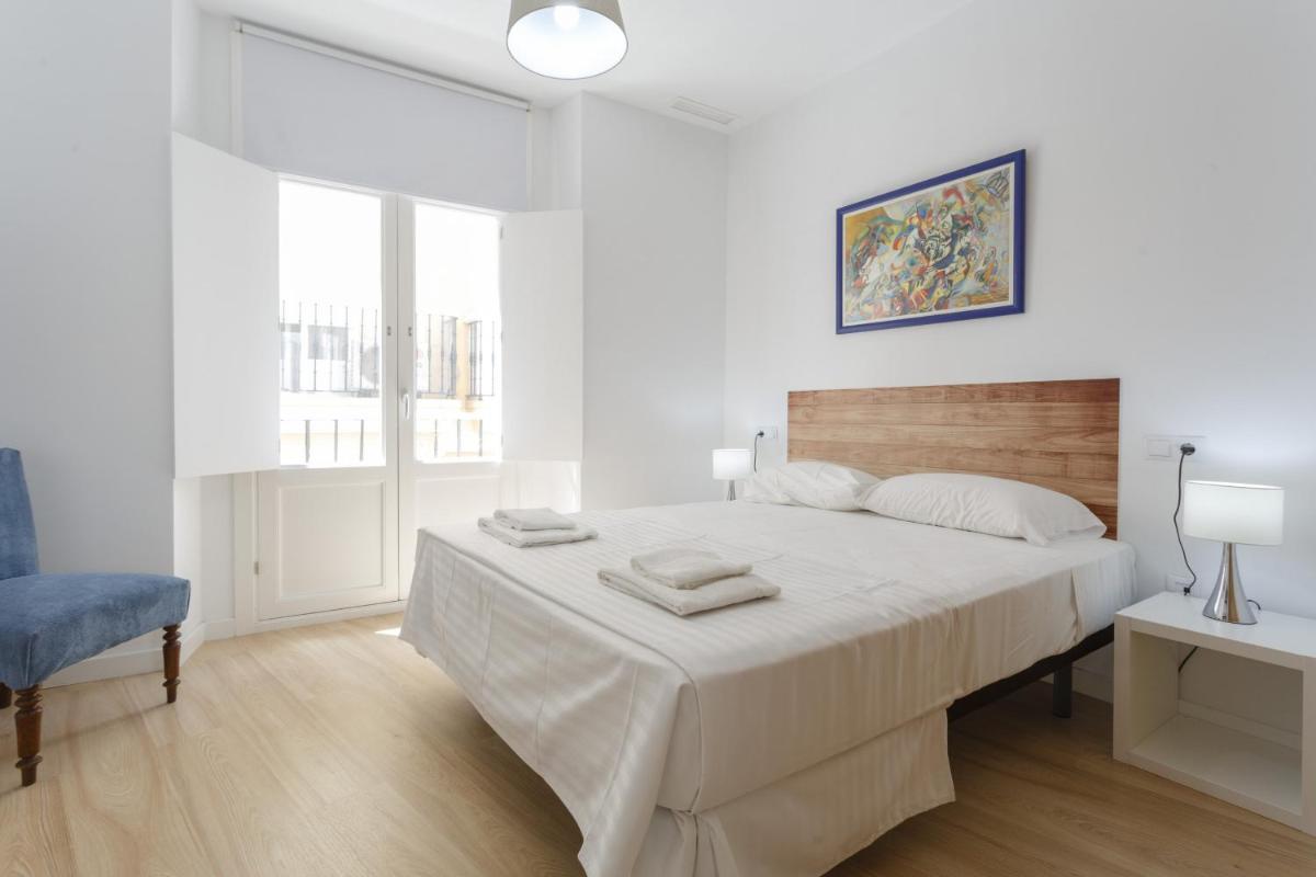 COLON15 Family Home by Cadiz4Rentals - Housity