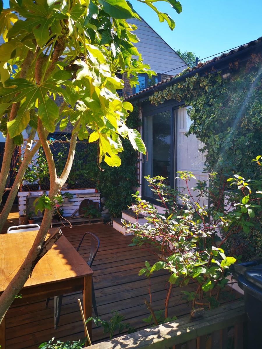 Bungalow with Parking, Near Preston Park - Housity