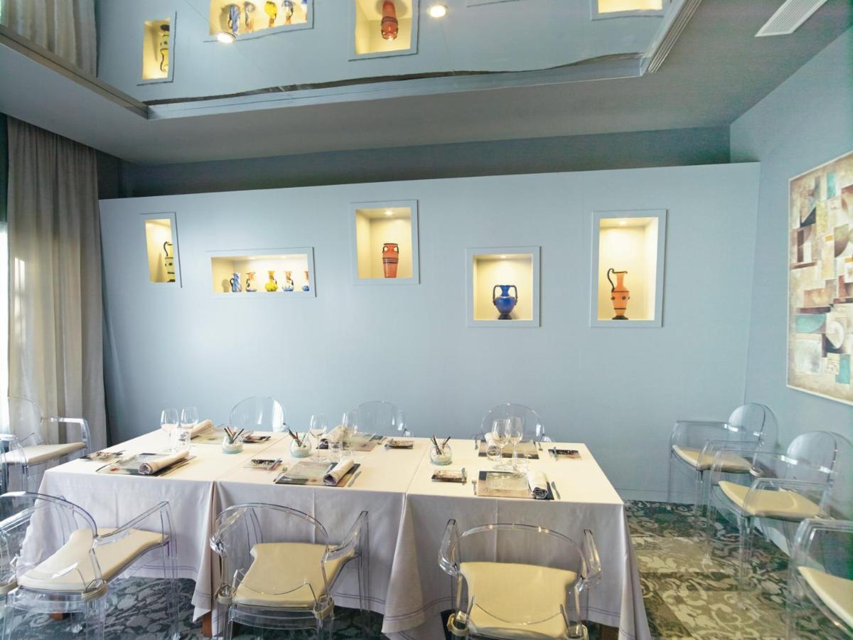 Un restaurante o sitio para comer en Hotel Riu Palace Meloneras